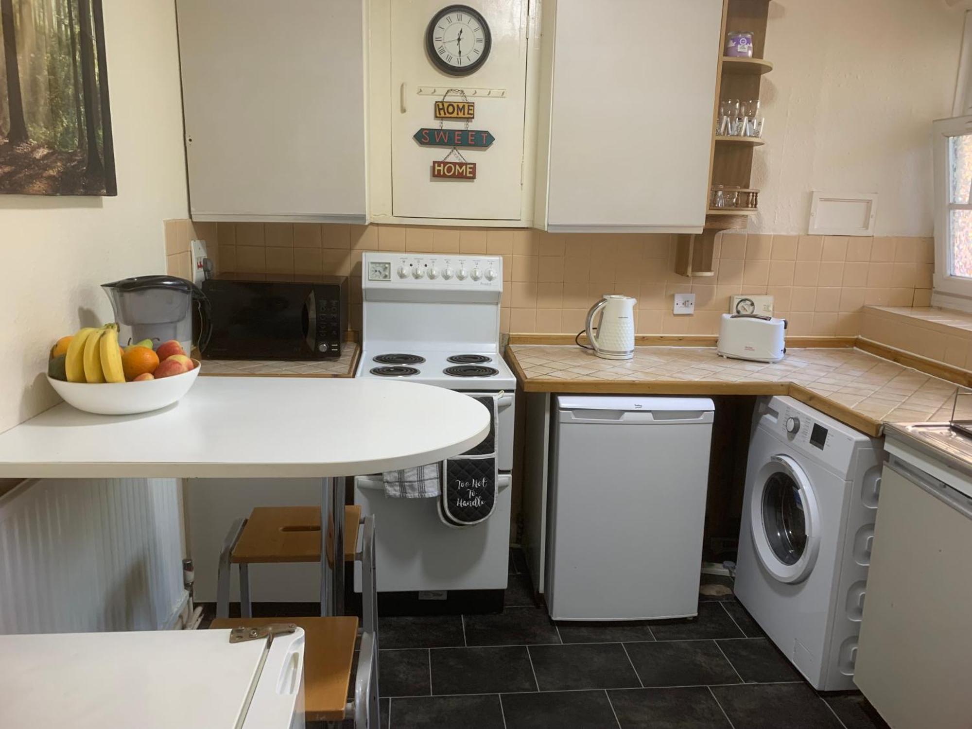 Central Location! Double Bedroom 2 Mins Walk From Battersea Power Underground Station! 런던 외부 사진