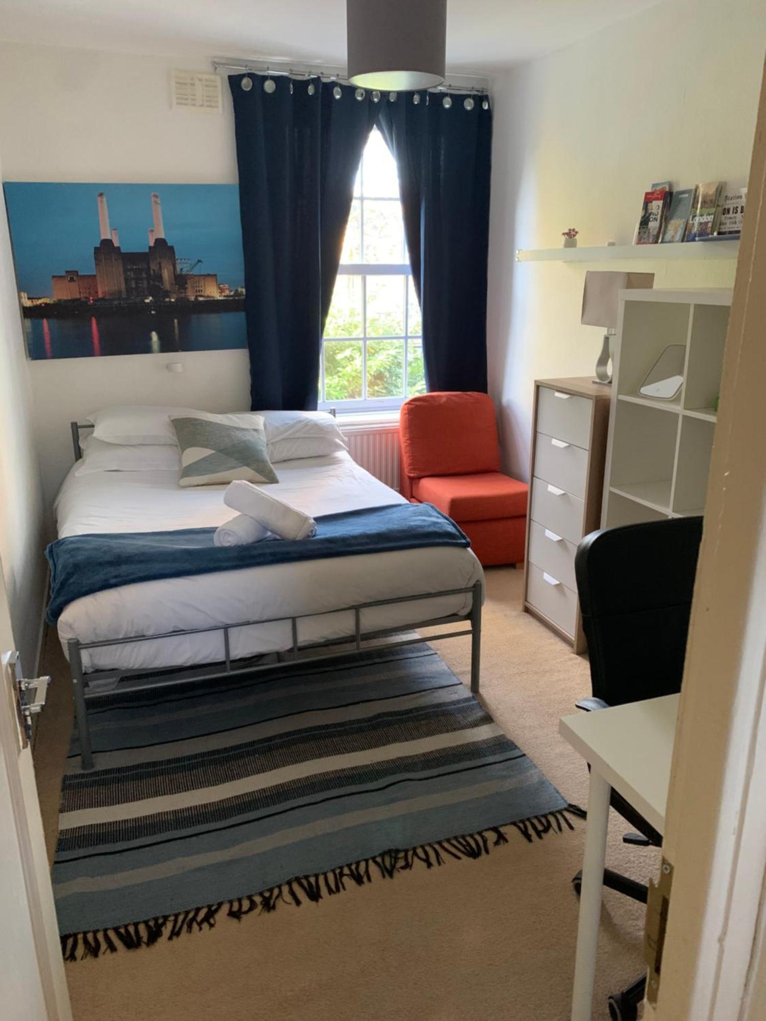 Central Location! Double Bedroom 2 Mins Walk From Battersea Power Underground Station! 런던 외부 사진